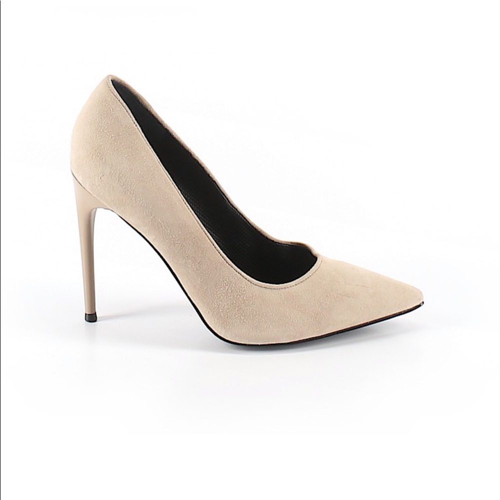 👠👠Cream suede Kendall & Kylie high heels.